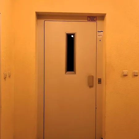 Apartment Cozy 2, 2-room Flat For Vacation & Messe Duesseldorf, Perfect Connectivity *