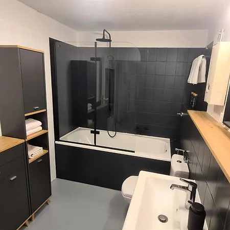 Cozy 2, 2-room Flat For Vacation & Messe Duesseldorf, Perfect Connectivity Apartment
