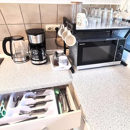 Apartment Cozy 2, 2-room Flat For Vacation & Messe Duesseldorf, Perfect Connectivity *