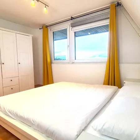Apartment Cozy 2, 2-room Flat For Vacation & Messe Duesseldorf, Perfect Connectivity *
