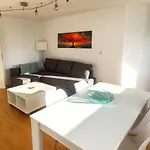 Cozy-stay Ii, 2-room Flat For Vacation & Messe, Duesseldorf, Perfect Connectivity *